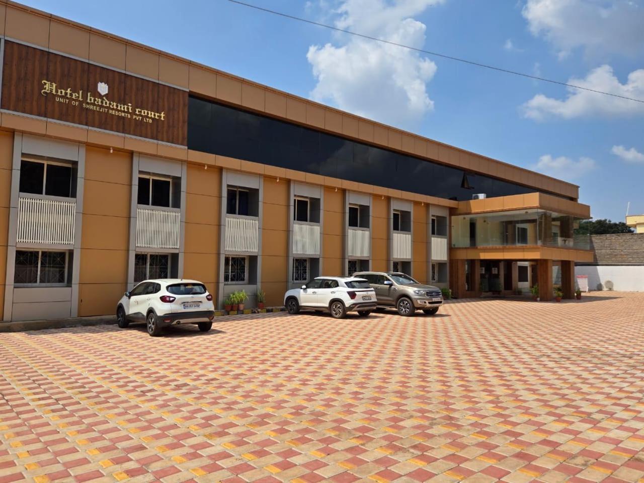 Hotel Badami Court エクステリア 写真