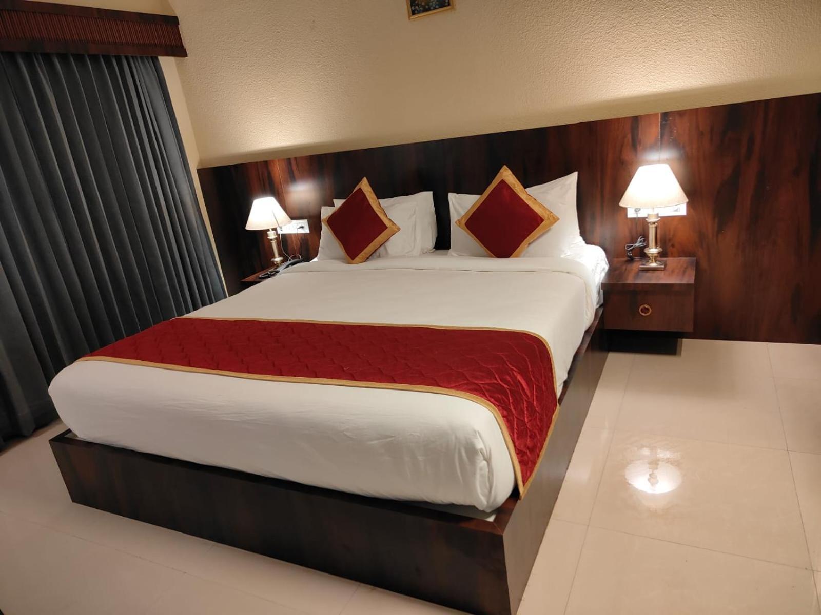 Hotel Badami Court エクステリア 写真