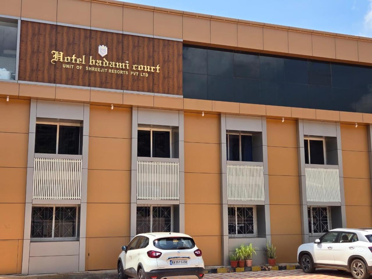 Hotel Badami Court エクステリア 写真